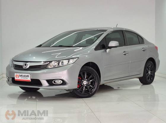 HONDA CIVIC 1.8 LXS 16V FLEX 4P AUTOMÁTICO HONDA CIVIC 1.8 LXS 16V FLEX 4P AUTOMÁTICO